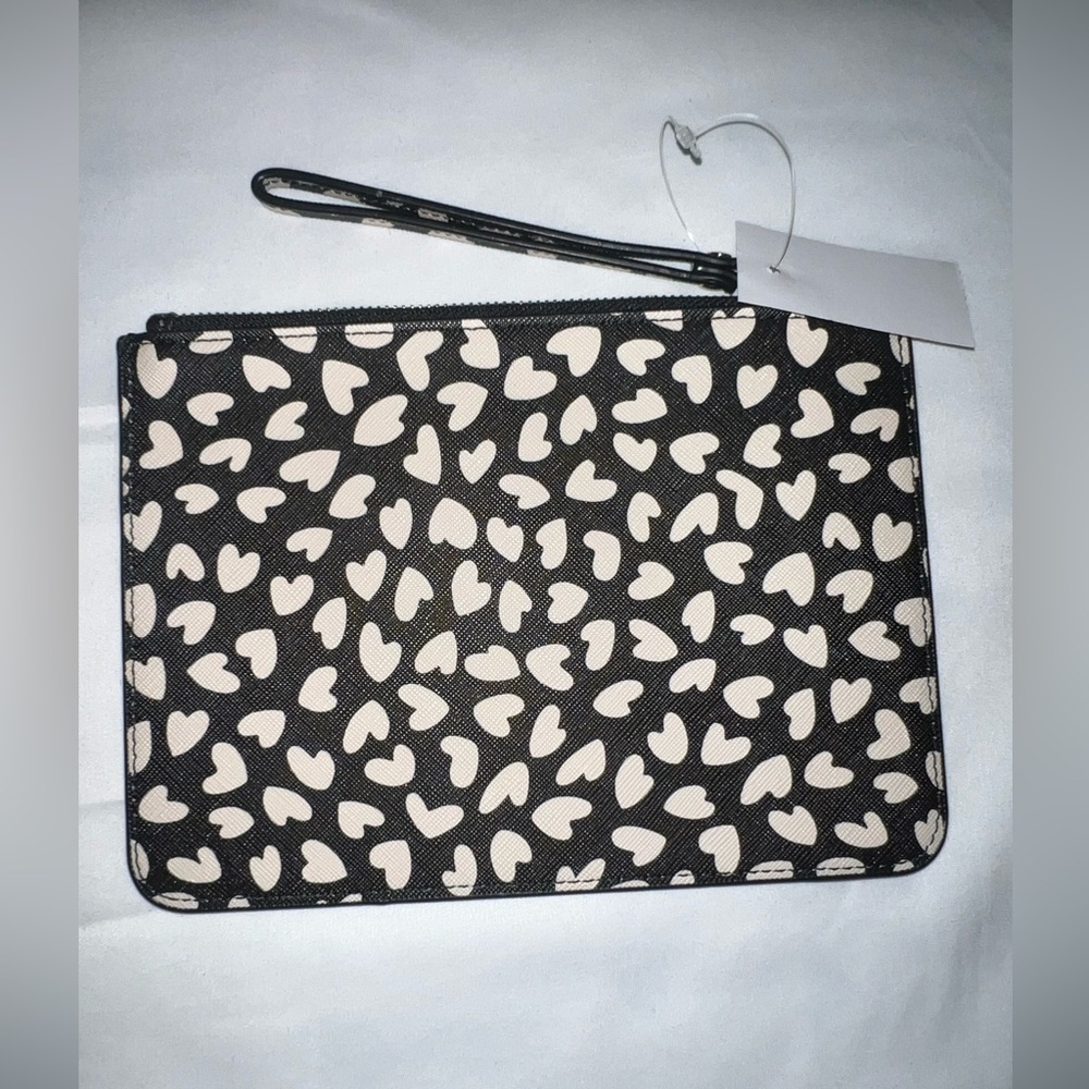 ✅Ann Taylor wristlet.